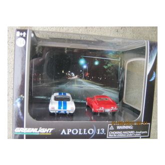 Ford Mustang ja Chevrolet Corvette "Apollo13" dioraama
